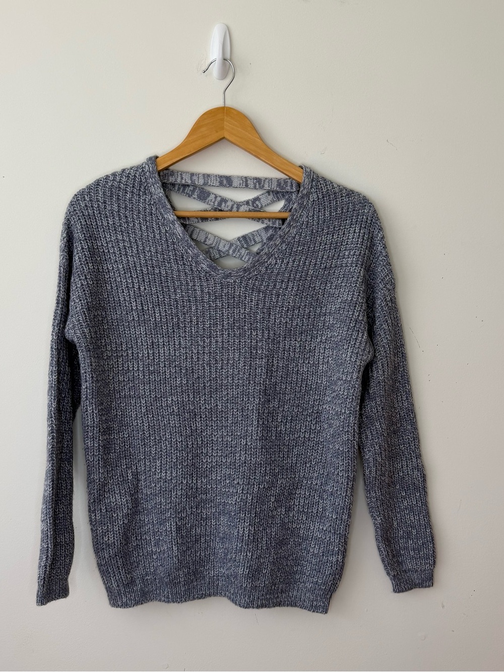 Poof Women's Heather Gray V-Neck Open Back Sweater Size Small